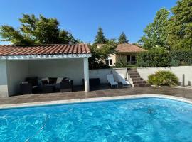 Très belle villa avec piscine dans la Drôme, хотел в Роман-сюр-Изер