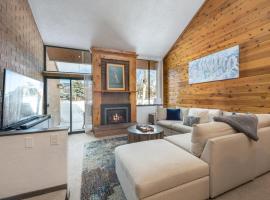 Two Bedroom Park Ave Condo by Park City Vacations, Hotel in Park City