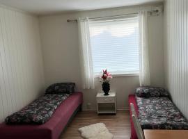 Bedroom in city centre, no shower available – hotel w Ålesund