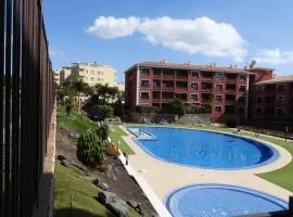 Luminoso y Elegante, piscinas y pistas de pádel