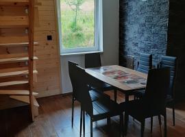 Czarny Potok Domki całoroczne, khách sạn ở Czarna