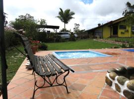 Bella casa de campo, con Hidrospa y zonas verdes, hotell sihtkohas Piedecuesta