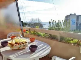 Le Lavandou : T2 avec 4 couchages, terrasse, parking en option, animaux admis - FR-1-251-212