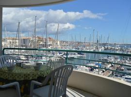 Fréjus: Appt 2P, 5 pers, Piscine, Plage à 150m, Parking, Animaux OK - FR-1-226A-357, Hotel in Fréjus