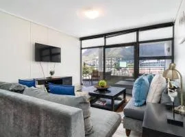 2 Bedroom - Nightlife explorer