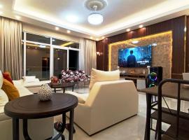شقة فخمة وواسعة تسع عائلة كبيرة – hotel w mieście Adżman