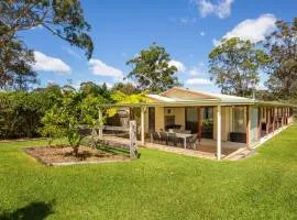 Callala Calm Pet Friendly 5 Mins Walk to Beach