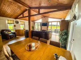 Immaculate 3-Bedroom Private Lodge near York
