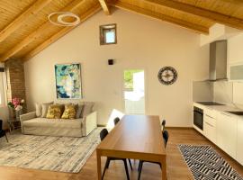 THE ORANGE TREE HOUSES - vista Pátio by Live and Stay, hotel in Abrantes