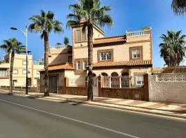 Lge 4 bed villa own pool 90 mts beach sea views