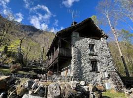 Chalet Baita Magugnaga، فندق في Ceppo Morelli