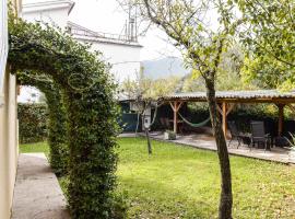 Can Camps Besalú Alojamiento con jardín privado, casa rústica em Besalú