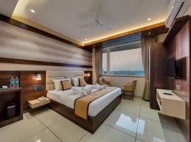Golden Leaf Resort, hotel in Dhule
