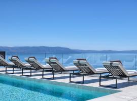 Villa Ultima with sea view, private pool, jacuzzi, gym and sauna, hotel i Vicani