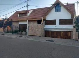 Cálido y confortable Chalet a metros Mendoza Plaza Shopping