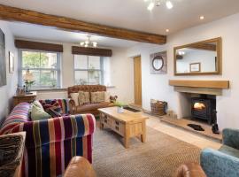 Pinewood Cottage - Newby Bridge، فندق مع موقف سيارات في ليك سايد