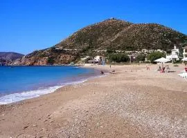 Beachfront Villa in Komi - entire home - $325