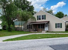 Entire Private 2 bedrooms house, nice neighborhood, hotel blizu znamenitosti National Historic District, Arnold