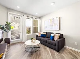 Sparks 1BR Water Views · Outdoor Season & Jacuzzi