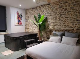 Profitez d'une douce nuit avec jacuzzi, apartment in Fougères