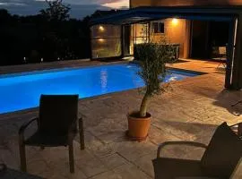 Gîte la bergerie, piscine chauffée,