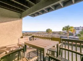 Ocean-view condo with pool, balcony, AC & W/D - walk to beach & near downtown