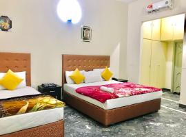 HOTEL ROSE INN, hotell nära Allama Iqbal internationella flygplats - LHE, Lahore