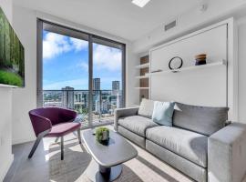 Modern 1 Bed Condo across from Bayside in Downtown, מלון במיאמי