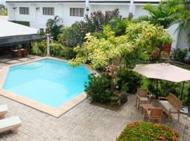 Red Knight Gardens: Davao City şehrinde bir otel