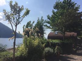 The Boathouse pod, cottage in Onich