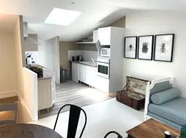Cosy Camon Bolt-Hole