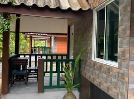 Krua Chehe Resort ครัวเจ๊ะเห รีสอร์ท, three-star hotel in Ban Khok Muang