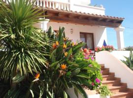 Apartamentos Ferrer, golf hotel in Es Figueral Beach