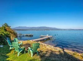 Sagle Lakefront Escape Private Beach Access!