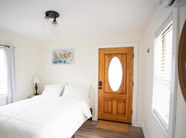 Cozy Studio - Blocks from the Ocean!, hotel sa Jacksonville Beach