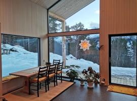 Huset ved skogen, casa de férias em Isfjorden