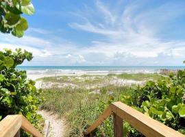 Quiet Vista Del Mar 2 Bedroom Condo Beachfront Property, hotel in Cocoa Beach