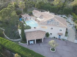 Magnifique villa avec piscine en Provence Verte, hotel in La Roquebrussanne