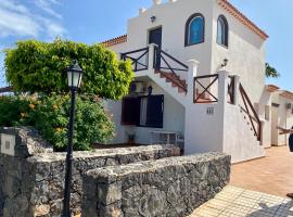 Juangy’s Apartments in Las Adelfas Golf del Sur, hotel near Golf del Sur Golf Course, San Miguel de Abona