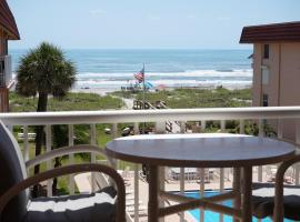 WOW! Updated Oceanfront, Pool Front Spanish Main Condo 45!, hotell i Cocoa Beach