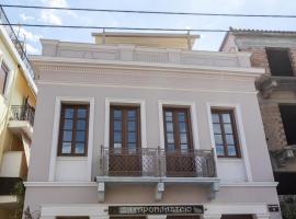 Orion Maison: Luxury 3-bedroom maisonette in the center of town, hotel a Gythio