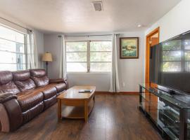 Two Bedroom Home - Walking Distance from The Beach, hôtel à Jacksonville Beach