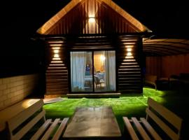 בקתת החרמון, ξενοδοχείο με υδρομασάζ σε Mas'ada