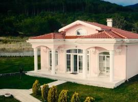 Diamond Villas, khách sạn ở Enina