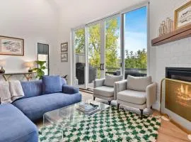 Walk to Skiing and Main Street from Beautiful Old Town Home, Private Hot Tub, Outdoor Firepit