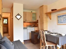 Charmant 2 pièces avec balcon, proche pistes et navette - Méribel, animaux acceptés, wifi inclus - FR-1-180-77, Hotel in Méribel