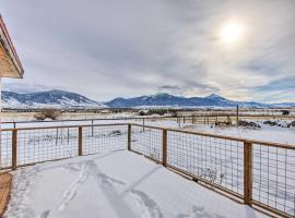 Picturesque Cabin Less Than 1 Mi to Yellowstone River, holiday home in Livingston