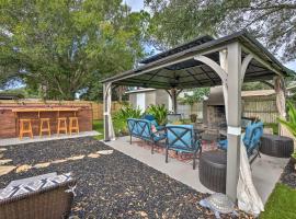 Beachy Palm Harbor Escape Swim Spa Pool and Gazebo, villa in Palm Harbor