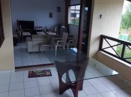 Apartamento em guarajuba 200m da praia