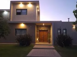 excelente casa con pileta